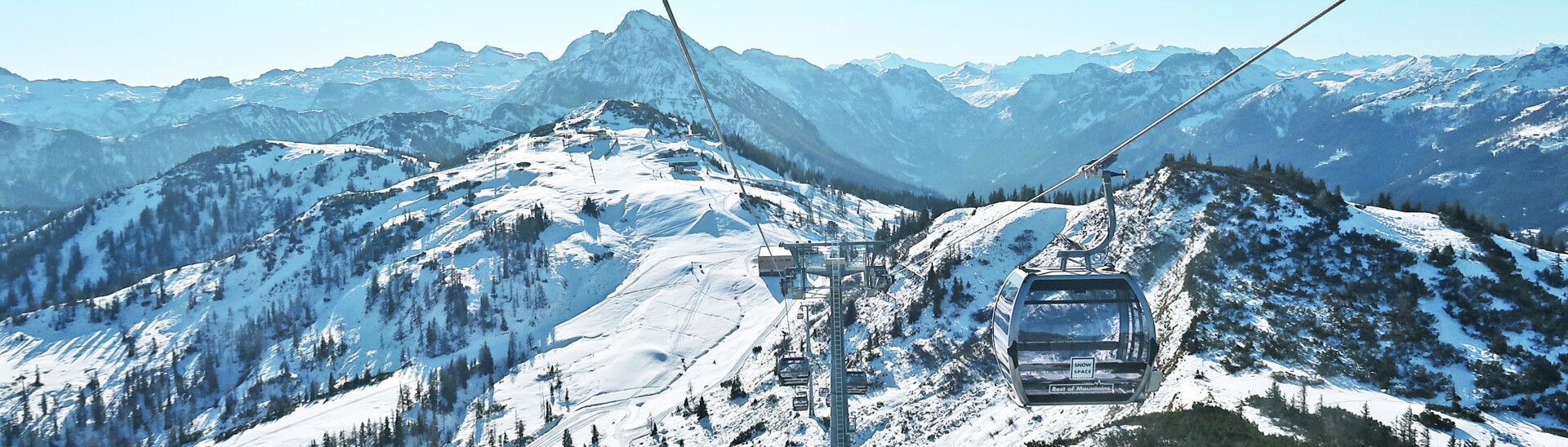 Panoramalink mit Aussicht auf das Skigebiet