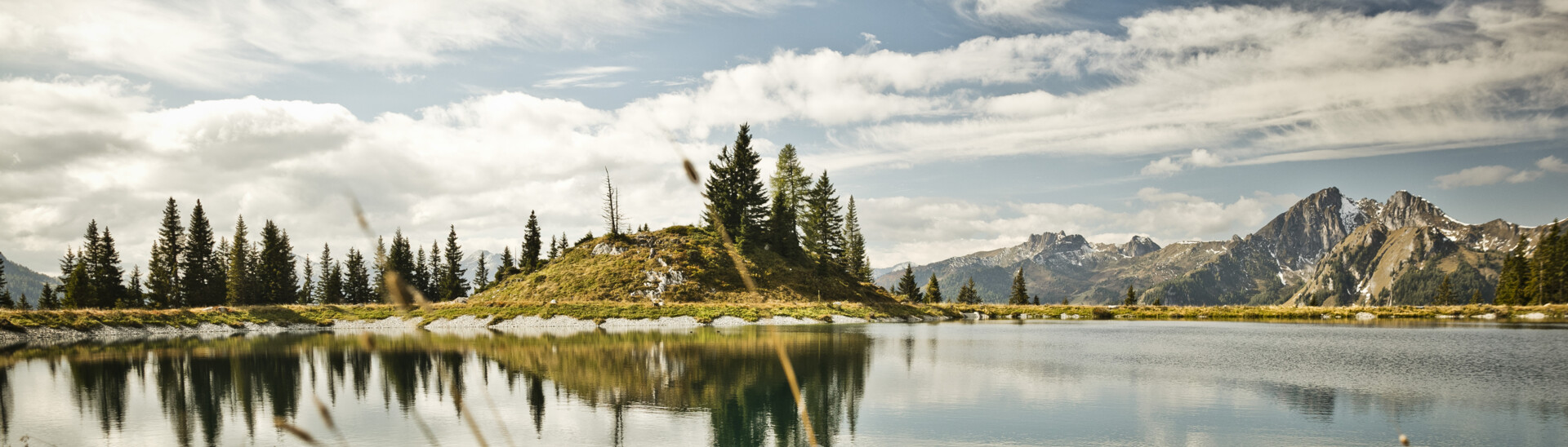 Mountainview with pond | Snow Space Salzburg Mountains, Pond & Nature | View of the peaks in Snow Space Salzburg