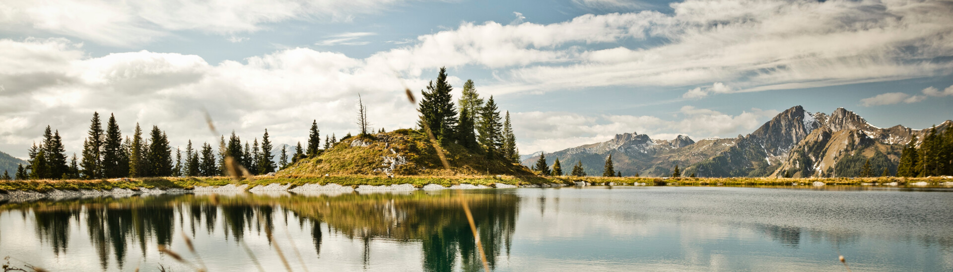 Mountains, Pond & Nature | View of the peaks in Snow Space Salzburg