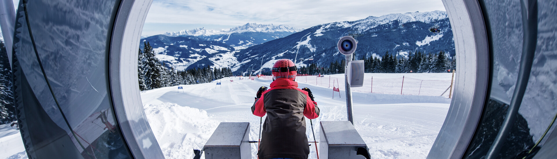 Skifahrer messen ihr Können auf der Skimoviestrecke Wagrain im Snow Space Salzburg | © Snow Space Salzburg