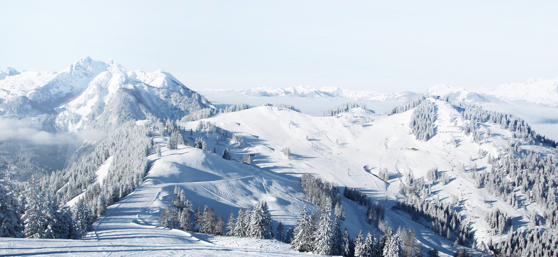 Verschneite Landschaft mit Hirschkogel und Gernkogel in St. Johann-Alpendorf im Skigebiet Snow Space Salzburg | © Snow Space Salzburg